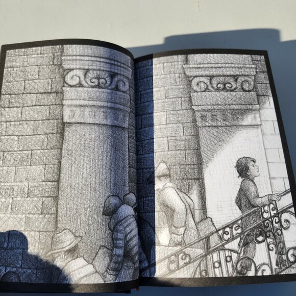 The Invention of Hugo Cabret Hardcover Book by Brian Selznick 9780439813785 533 - Picture 11 of 14